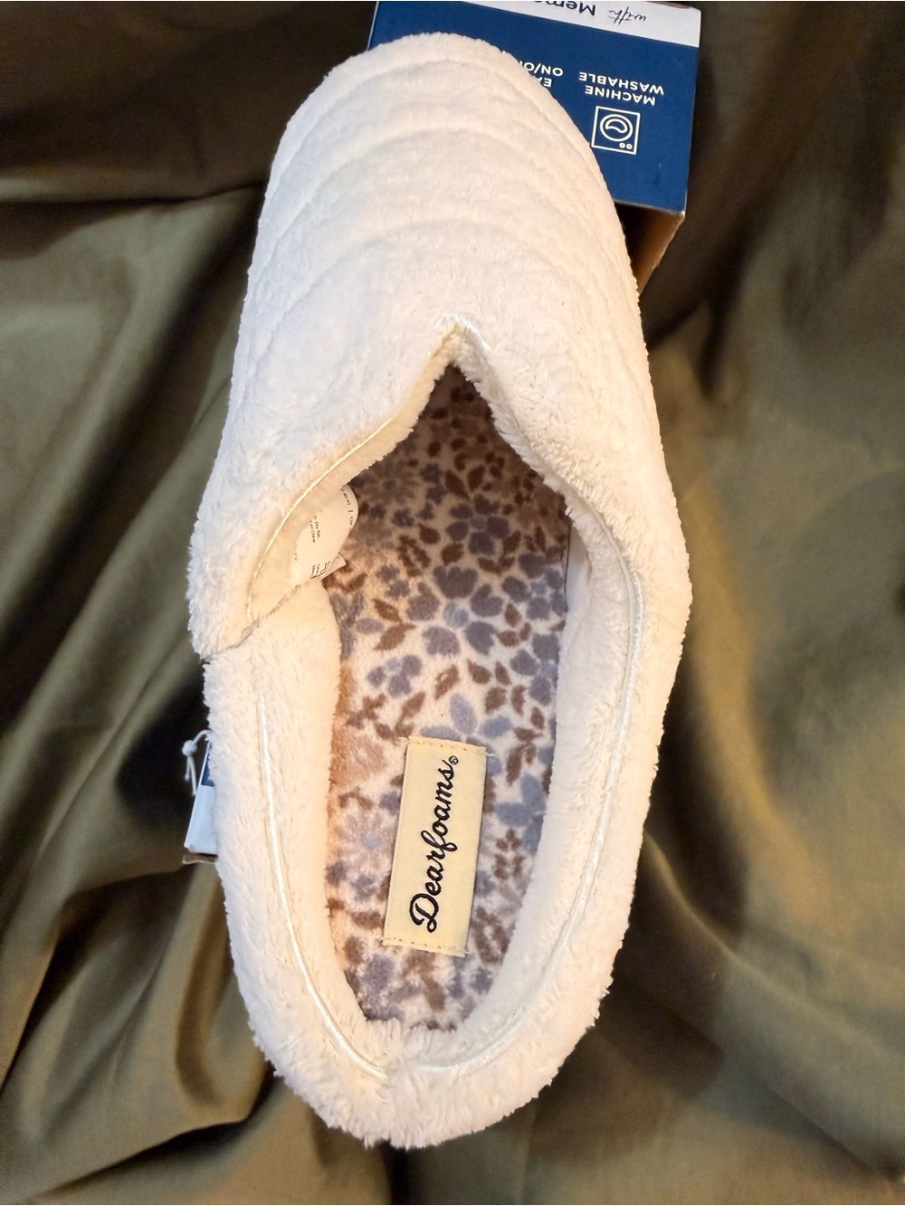 Dearfoams Quality Cream Plush Slippers with memory foam size L